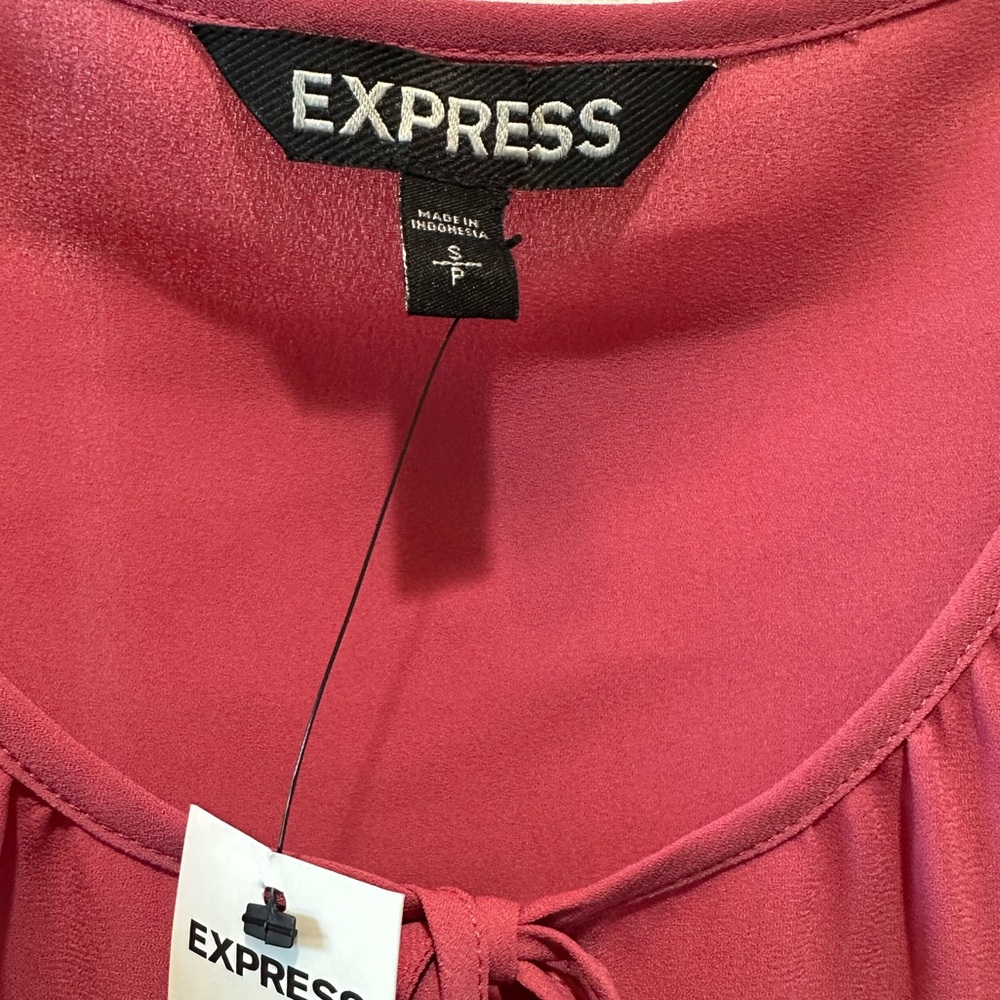 Women’s Ruffle Top - Picture 3 of 4